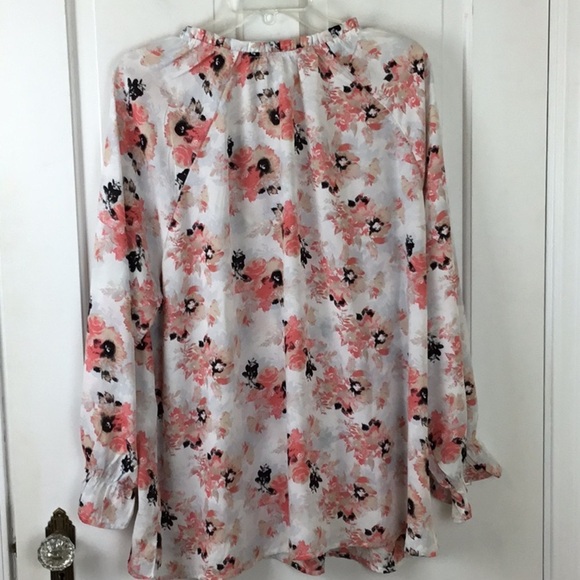 C & C California V-neck Floral Blouse Plus Size 2X - Picture 5 of 7